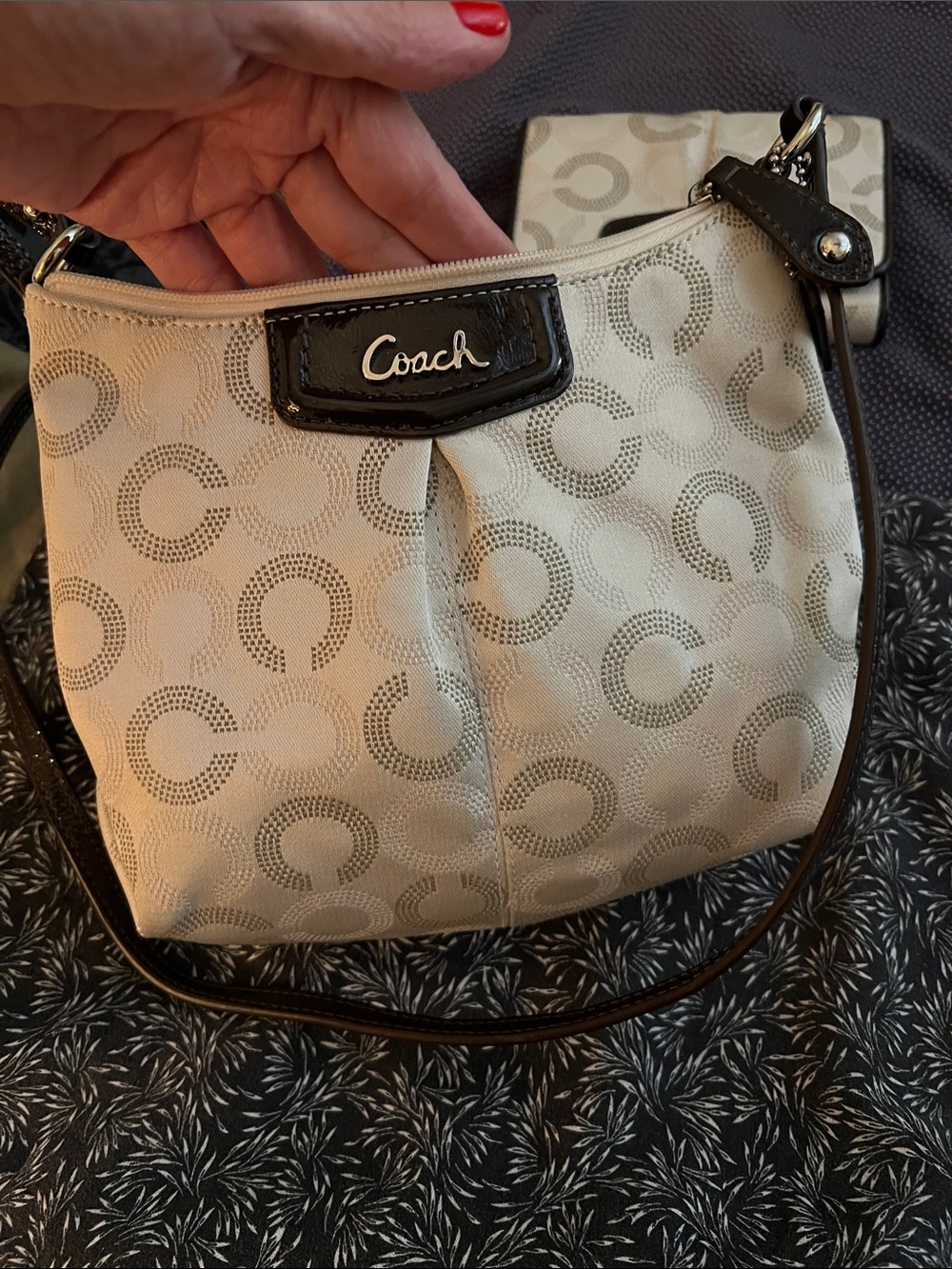 Coach Ashley Dotted Op Art Swingpack — F48048 - Picture 5 of 9